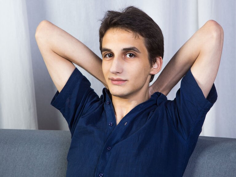 View JulianStrong Naked Private
