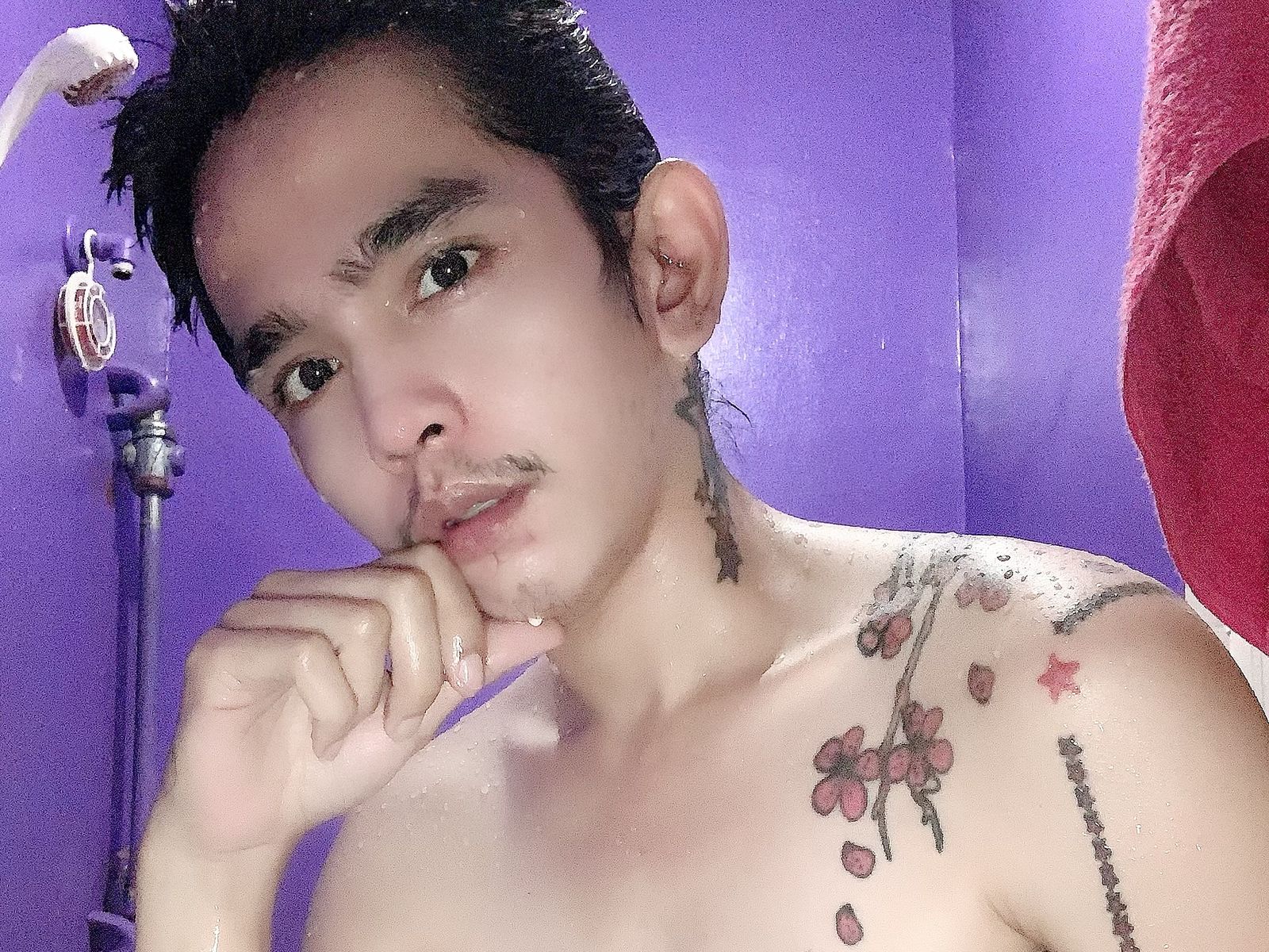 View KyleHughes Naked Private