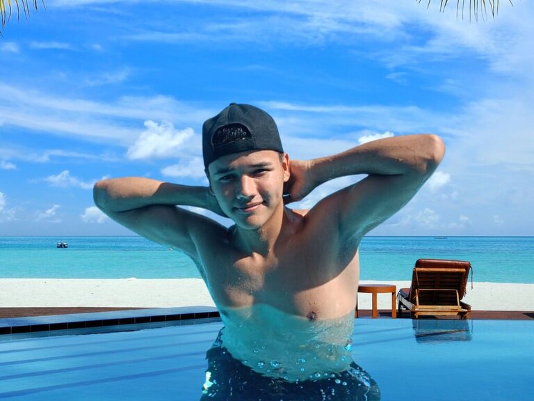 View LianHung Naked Private