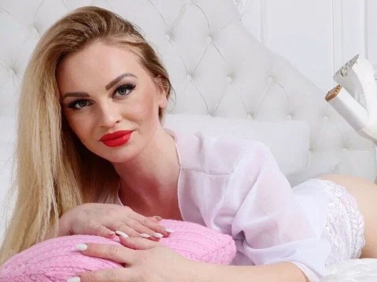 View MianaMiller Naked Private