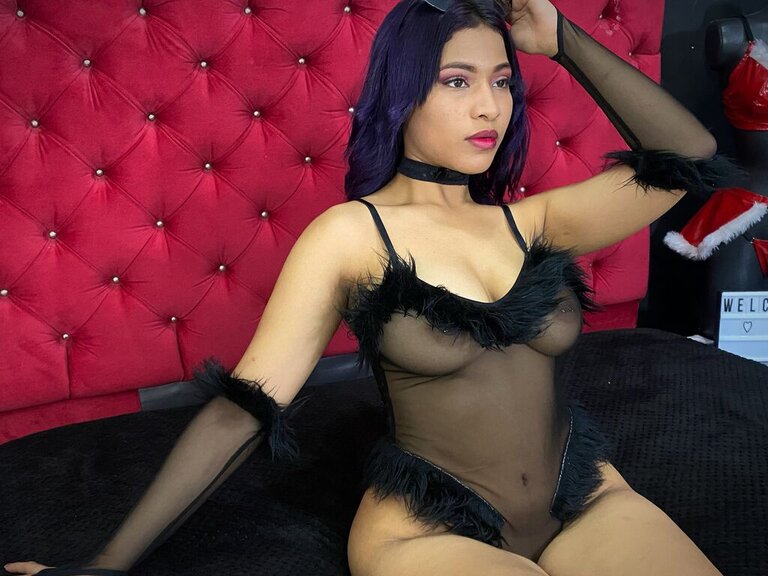 View NahomyRouss Naked Private