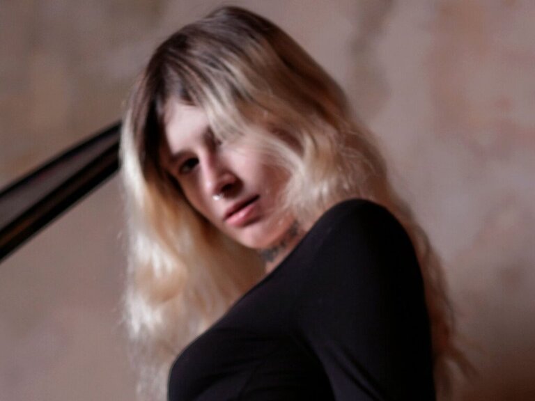 View AerinBlakwood Naked Private