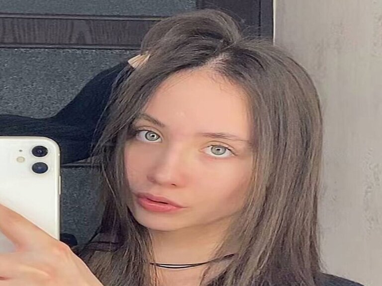 View CarynMako Naked Private