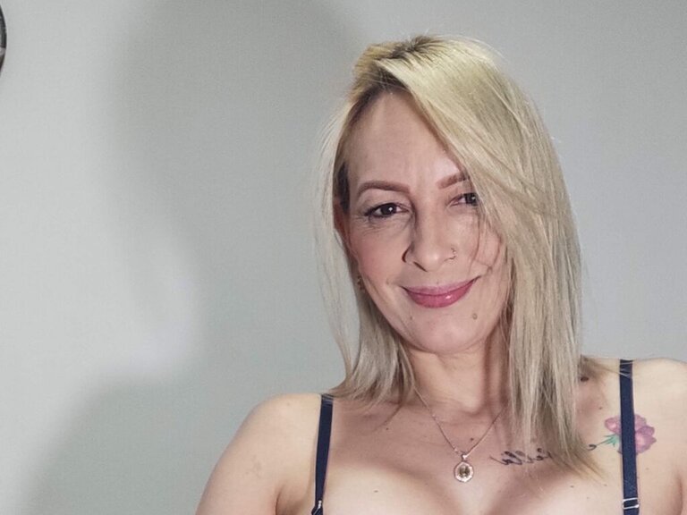 View LeathIsa Naked Private