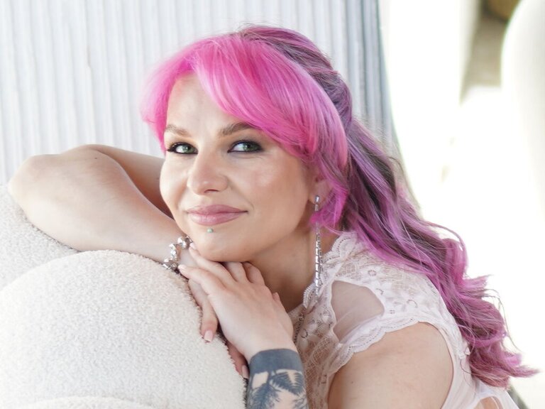 View LeyaTaryn Naked Private