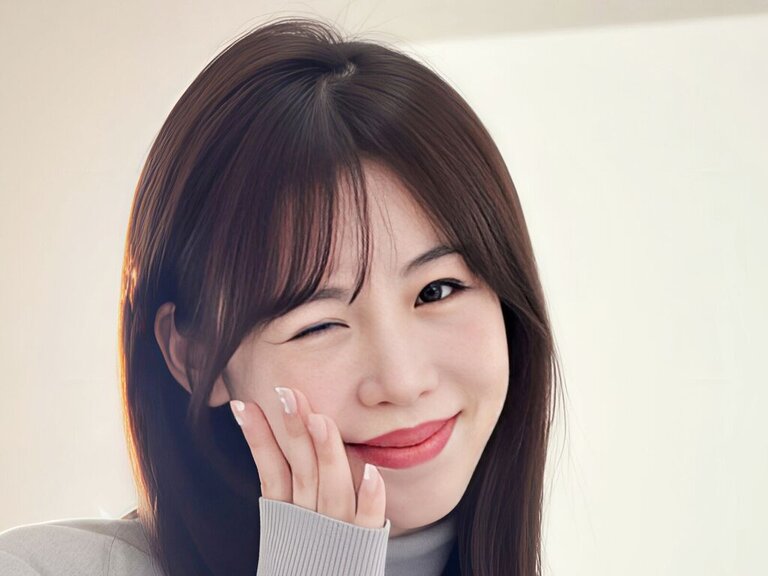 View LilyWise Naked Private