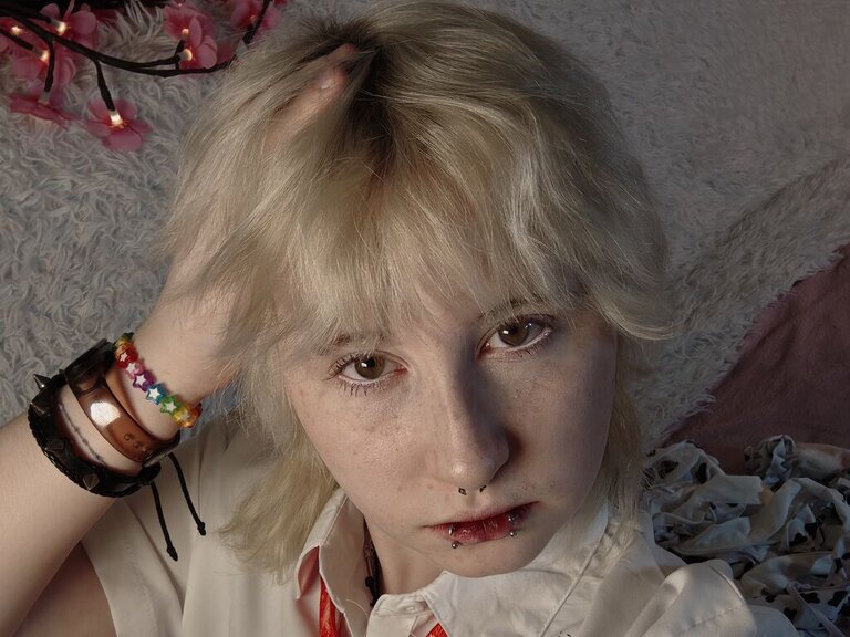 View MayLeaf Naked Private