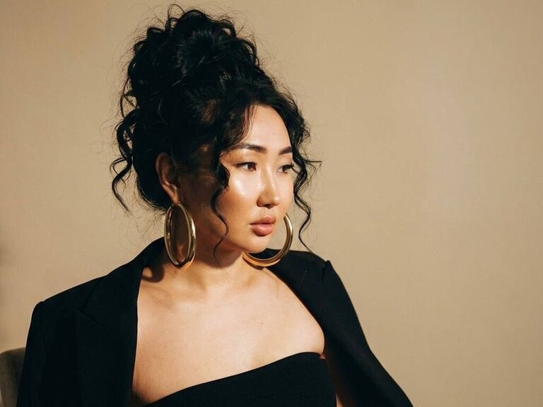 View MienSerang Naked Private