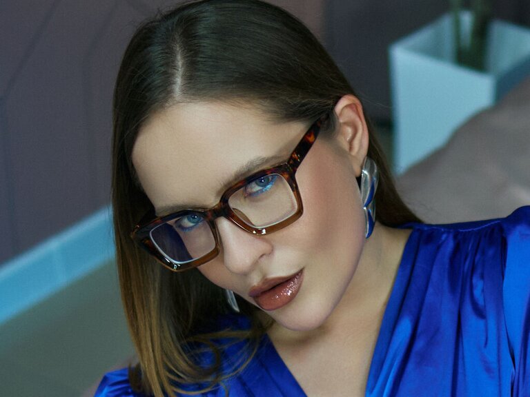 View MiraKnox Naked Private