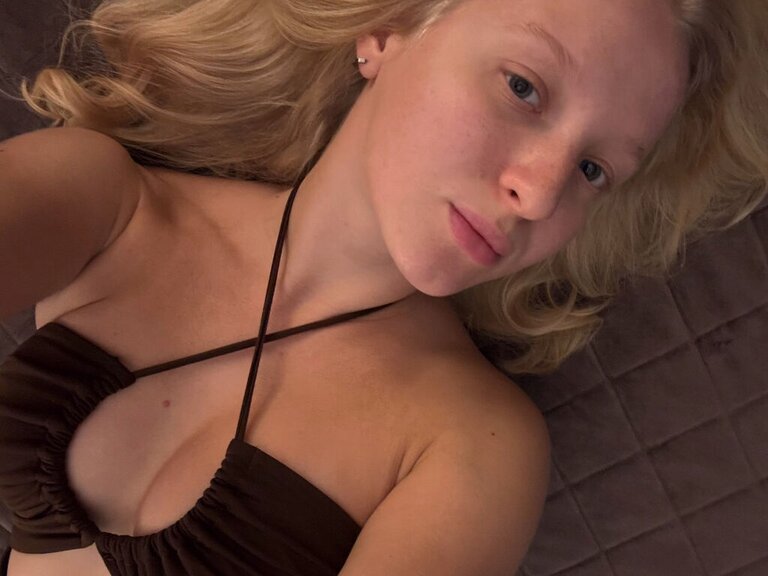 View SummerMiln Naked Private