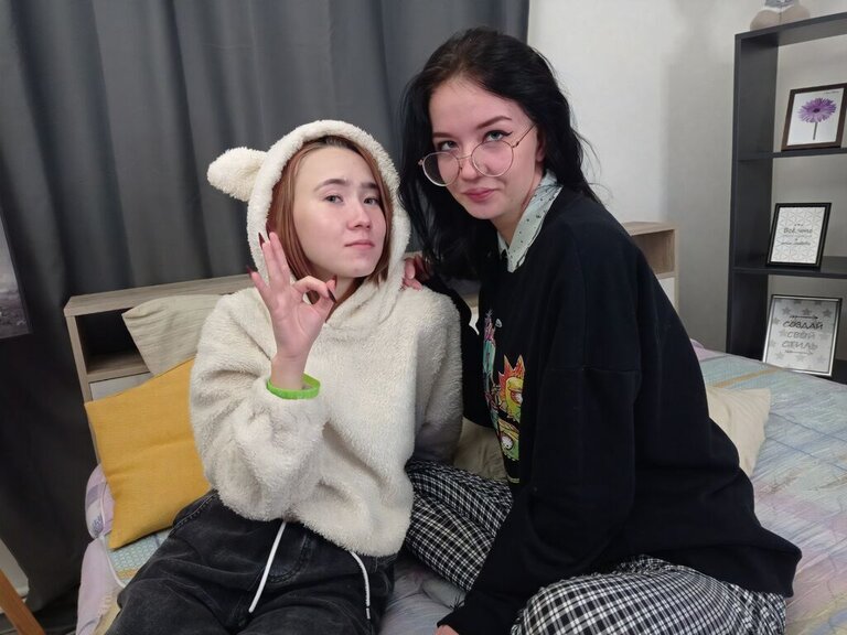 View CorneliaAndAnna Naked Private