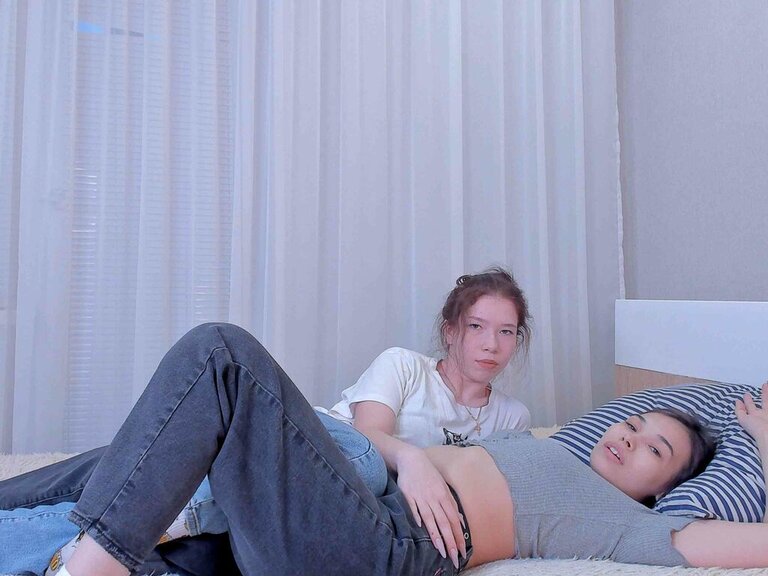 View LauraAndNatalia Naked Private