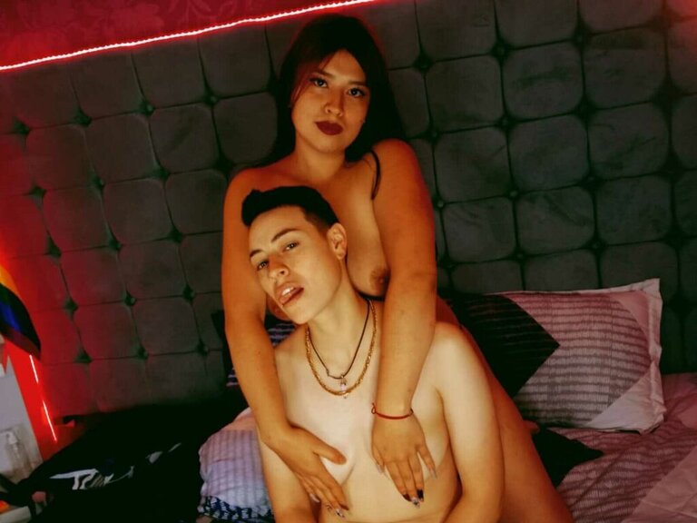 View PeytonandAlessia Naked Private